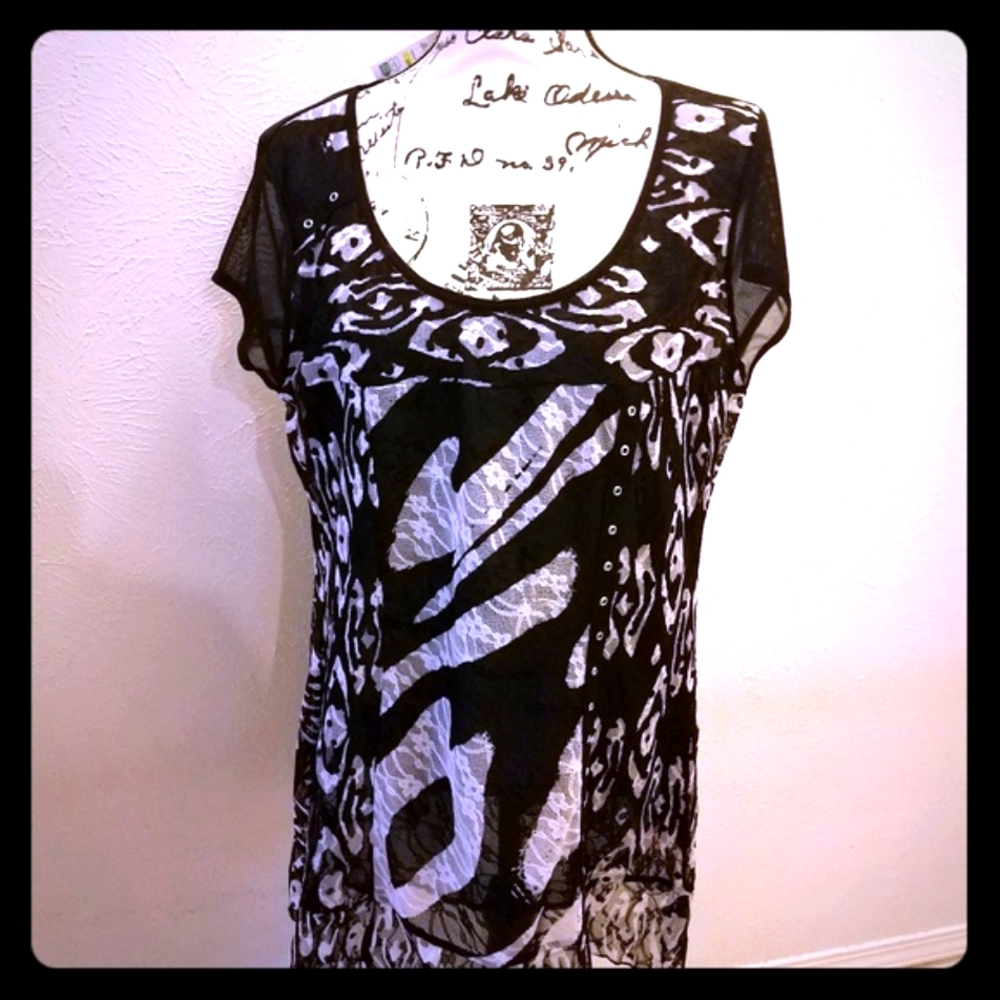 NEW, never worn, black and white LADIES TOP